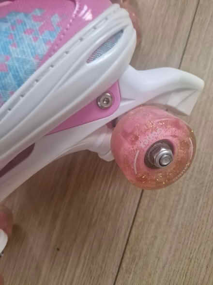 Photo of free Girls roller skates size LARGE (Isleworth TW7) #4