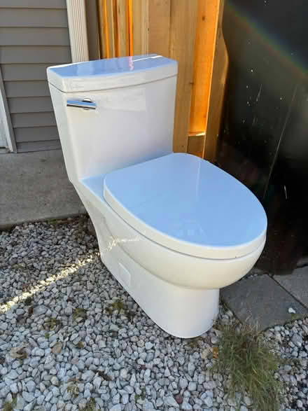 Photo of free Toilet (Sauganash south of Rogers Ave) #1