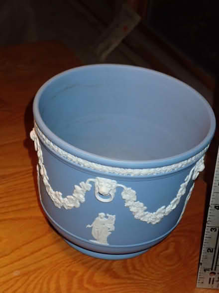 Photo of free Wedgewood pot to hold a plant pot (Fairfield LA1) #2