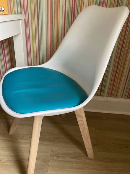 Photo of free 4 dining chairs (Sciennes EH9) #1