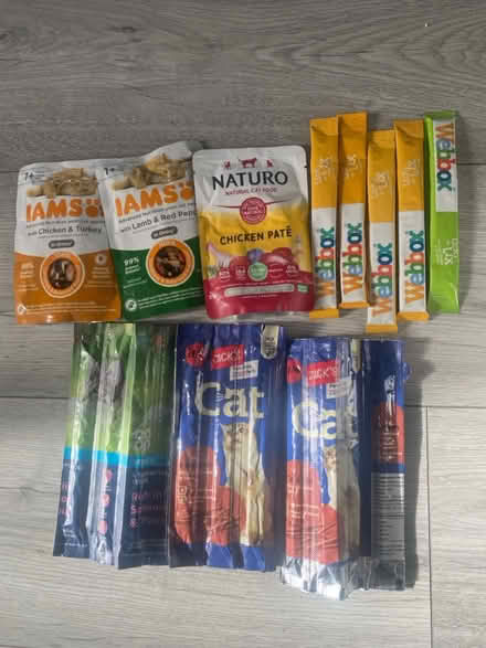 Photo of free Mixture of cat food and treats (Swaythling Southampton) #1