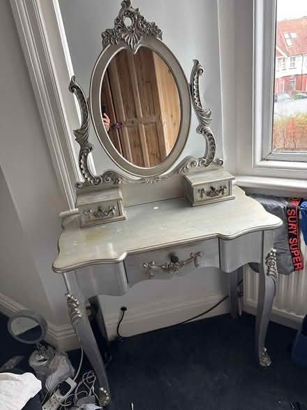 Photo of free dressing table (motcombe) #1