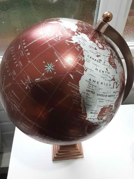 Photo of free Revolving Golden Globe (Chapel Allerton LS7) #2