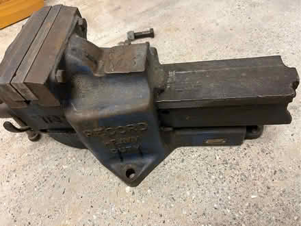 Photo of free Engineers heavy duty vice. (Tadley RG26) #2
