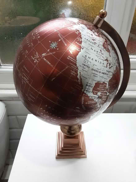 Photo of free Revolving Golden Globe (Chapel Allerton LS7) #1