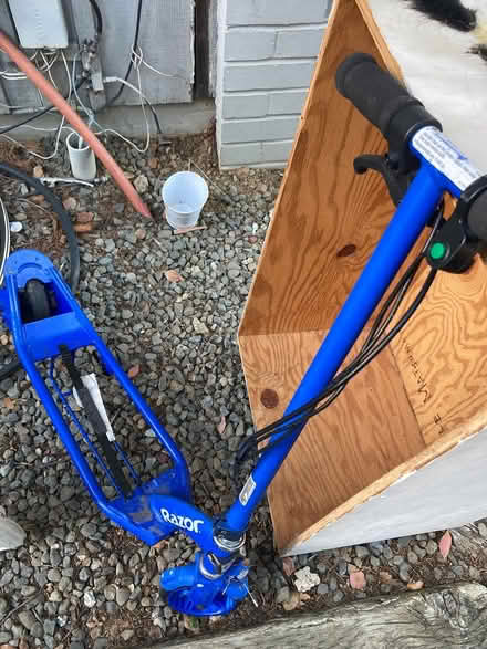 Photo of free Razor scooter needs battery (Foothill Boulevard Cupertino) #1