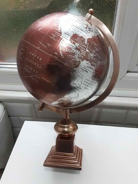 Photo of free Revolving Golden Globe (Chapel Allerton LS7) #4