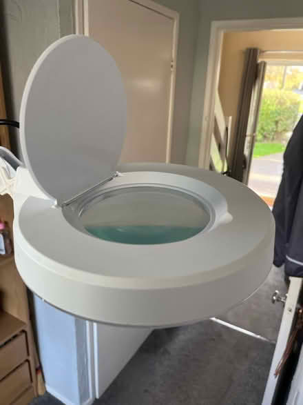 Photo of free LED Magnifying Lamp (DN11 (New Rossington)) #3