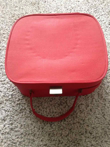 Photo of free Vintage red case (Oakridge RG21) #3