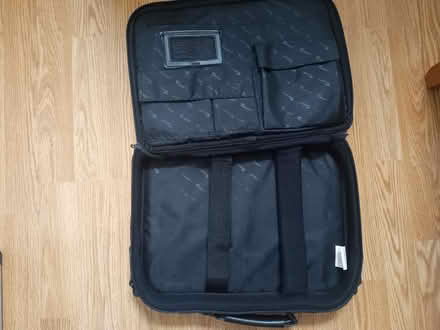 Photo of free Targus laptop bag (Shandon EH11) #2