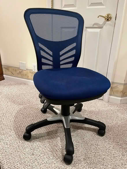 Photo of free Adjustable office chair (east Carpentersville) #2