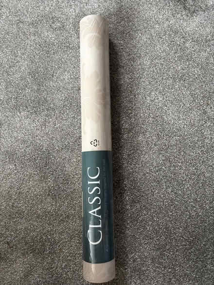 Photo of free Roll of ivory floral wallpaper (Cookridge LS16) #3