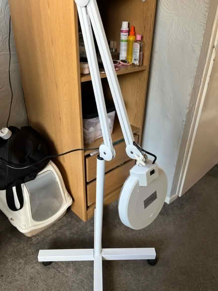 Photo of free LED Magnifying Lamp (DN11 (New Rossington)) #2
