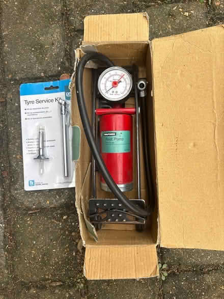 Photo of free Halfords footpump (Boxmoor, Hemel Hempstead) #2