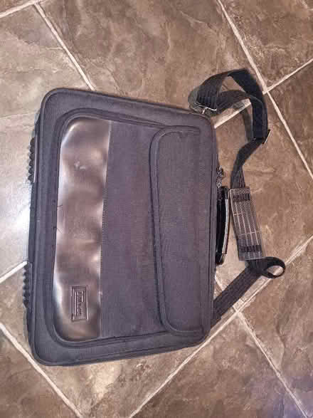Photo of free Targus laptop bag (Shandon EH11) #3