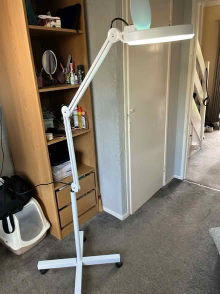 Photo of free LED Magnifying Lamp (DN11 (New Rossington)) #1