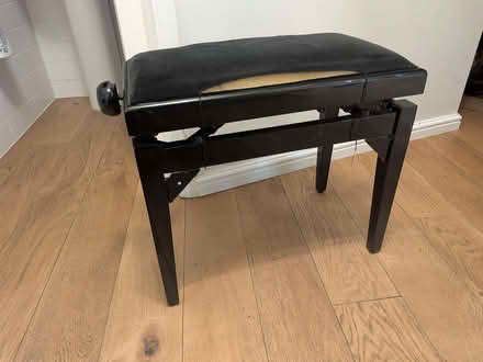 Photo of free Black piano stool needs repair (Cookham SL6) #1