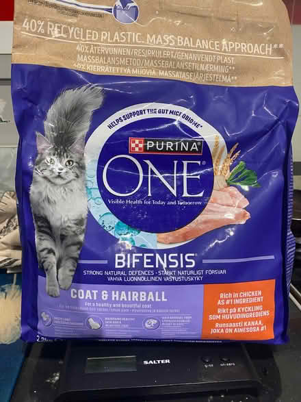 Photo of free 1.5kg of hairball Purina cat food. (Totterdown BS3) #1