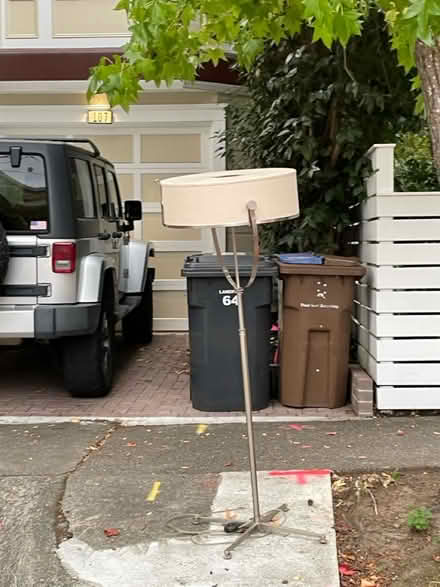 Photo of free Nice Modern floor standing lamp (107 Bayview Street San Rafael) #1