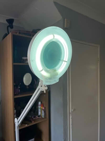 Photo of free LED Magnifying Lamp (DN11 (New Rossington)) #4