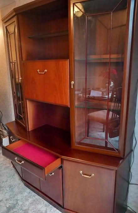 Photo of free Lovely wooden display cabinet with drinks cupboard (Sundon Park LU3) #3