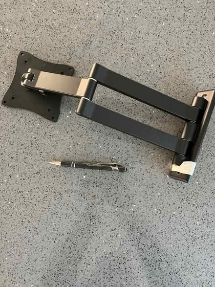 Photo of free TV wall mount bracket (The Triangle Estate RH15) #1