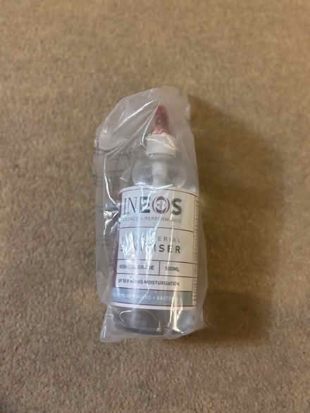 Photo of free Moisturising, antibacterial hand sanitiser 500ml (Puckeridge SG11) #3