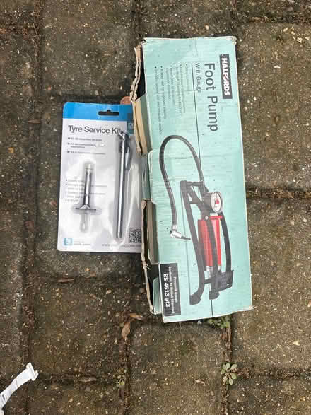 Photo of free Halfords footpump (Boxmoor, Hemel Hempstead) #1