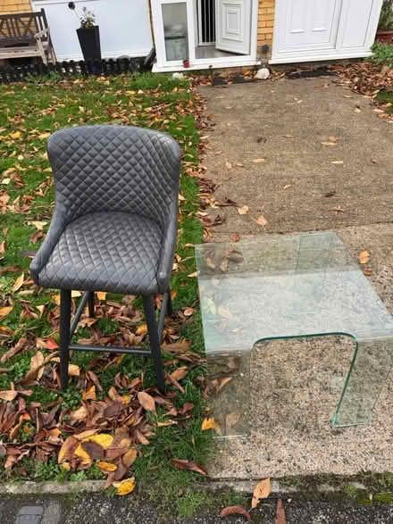 Photo of free Glass table and chair (Tilehurst) #2