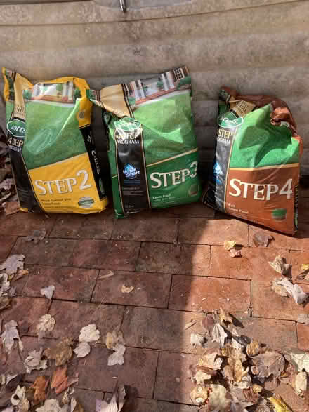 Photo of free Scott’s 4 step lawn care (East side of Columbia) #1
