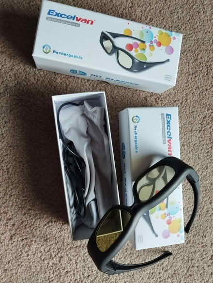 Photo of free 2 pairs of glasses for 3D TV (Old Deer AB42) #1
