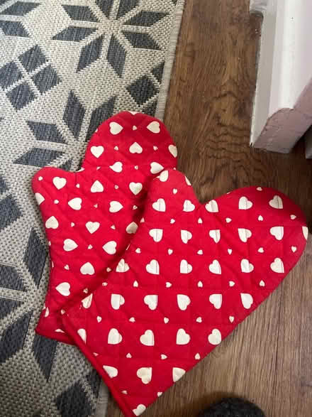 Photo of free Oven gloves (Stanway, CO3) #1