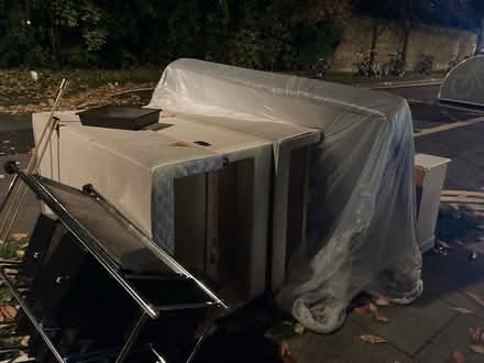 Photo of free Desk, bed and drawers (Clissold N4) #2