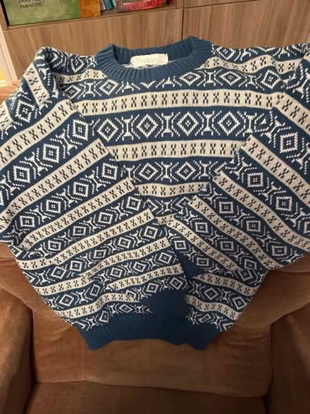 Photo of free Men’s M sweater (Burnhamthorpe and Tomken) #2