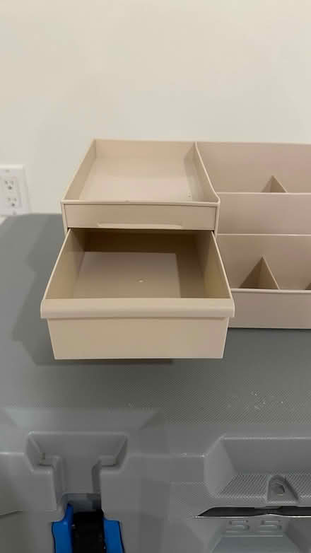 Photo of free Makeup/Jewelry organizer (Markham) #2