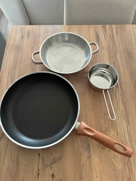 Photo of free Pan, frying pan, and sauce pot (Rh2 9hg) #1