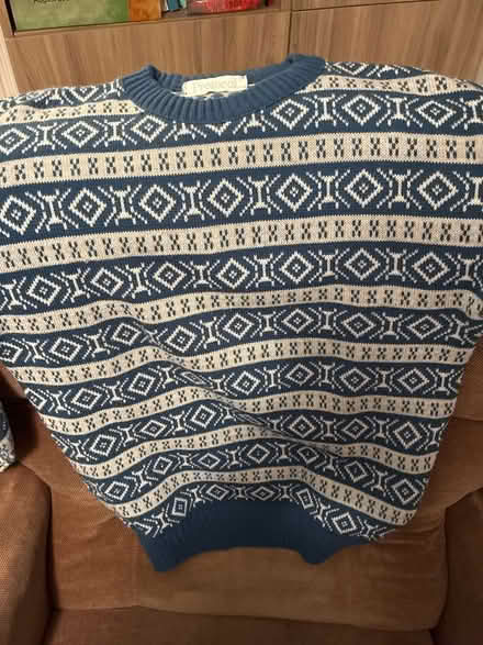 Photo of free Men’s M sweater (Burnhamthorpe and Tomken) #1