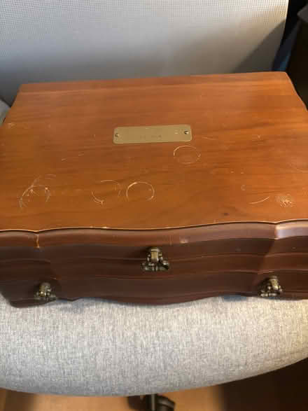 Photo of free Antique jewelry box (K2J 1S9) #2
