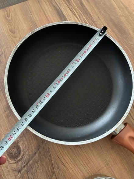 Photo of free Pan, frying pan, and sauce pot (Rh2 9hg) #2