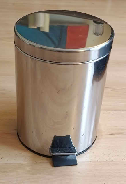 Photo of free Pedal bin (Finchampstead RG40) #1