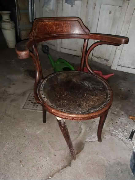 Photo of free Victorian Chair, needs repair (D8 area) #2