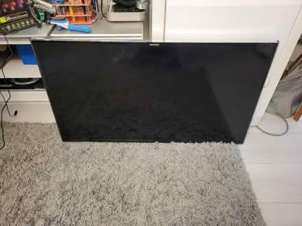 Photo of free Samsung tv faulty (Elm farm aylesbury HP21) #1