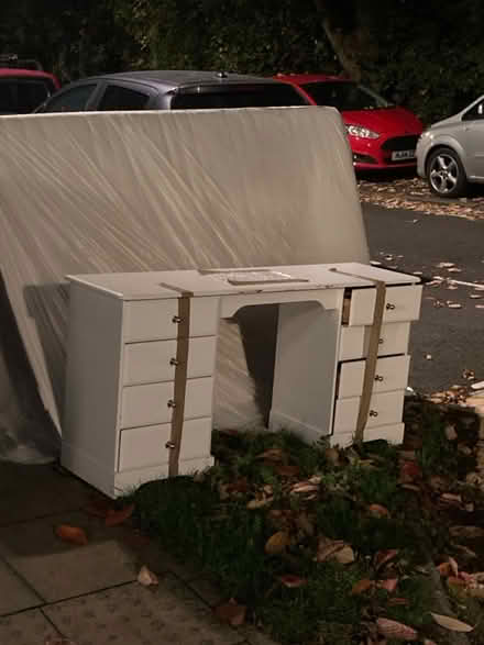 Photo of free Desk, bed and drawers (Clissold N4) #1
