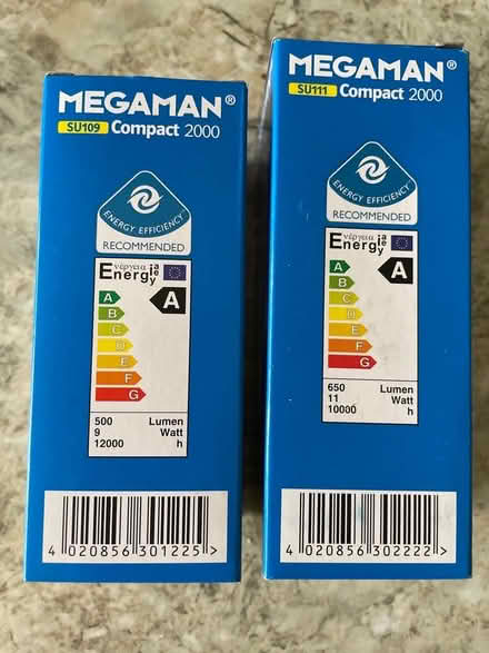 Photo of free 2 x CFL 9 & 11 watt lights (Welling DA16) #3