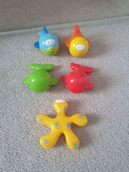 Photo of free 5 plastic bath toys (Burgess Park SE5) #1