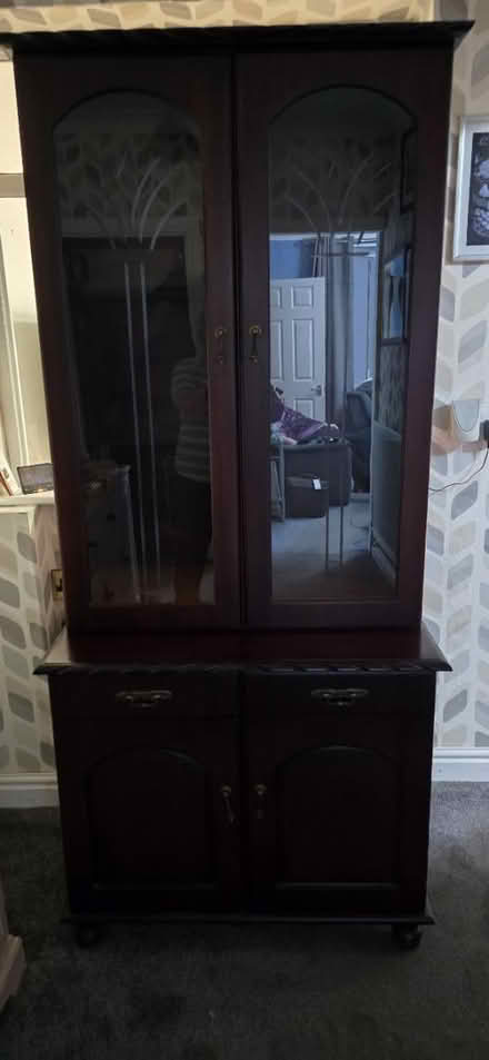 Photo of free Display cabinet (de21 6qu) #3