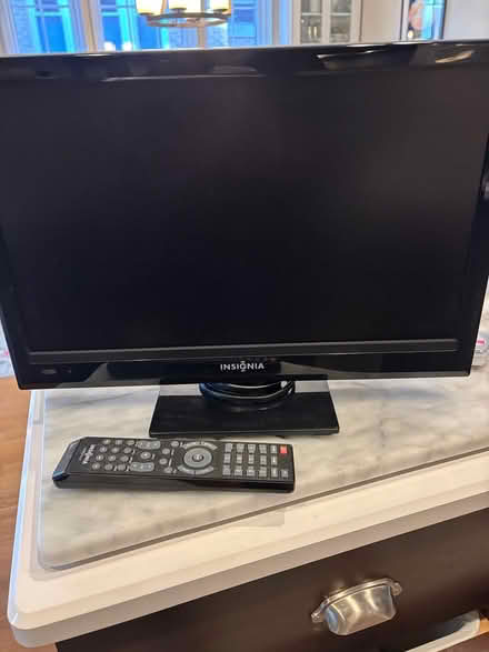 Photo of free 17 in insignia tv with remote (Tenleytown (DC)) #1