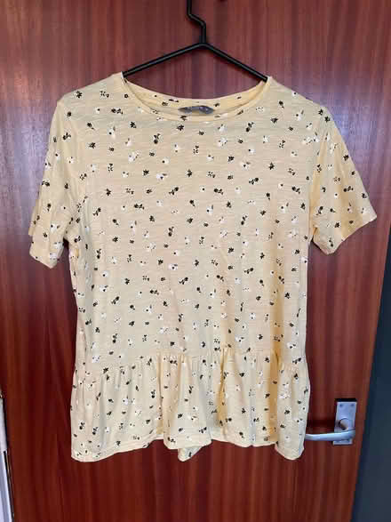 Photo of free Size 10/12 top bundle in vgc (Thringstone LE67) #1