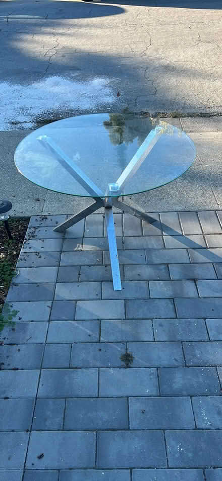 Photo of free Round Glass Table (Redwood CIty) #1