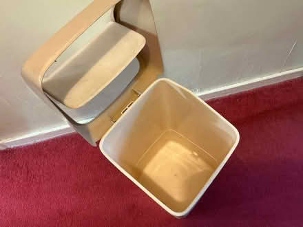 Photo of free Small kitchen bin (Walkley S6) #2